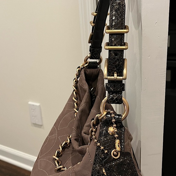 Suede!!!! Coach Gray embossed Coach hobo with lizard strap and chain - Picture 4 of 9